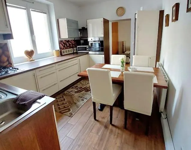 Modern 3 Bedroom Апартаменти