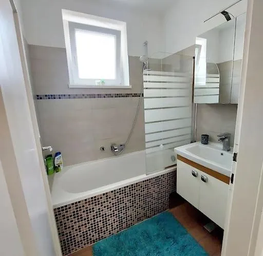 Modern 3 Bedroom Апартаменти *