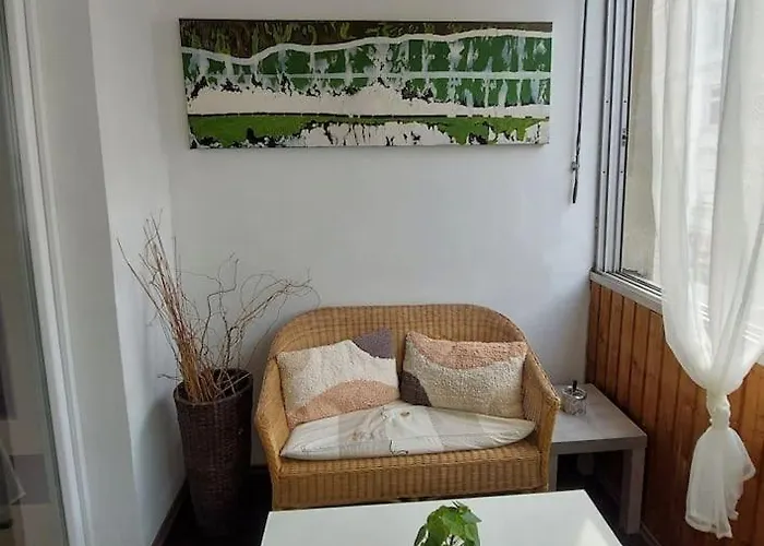 Апартаменти Modern 3 Bedroom *