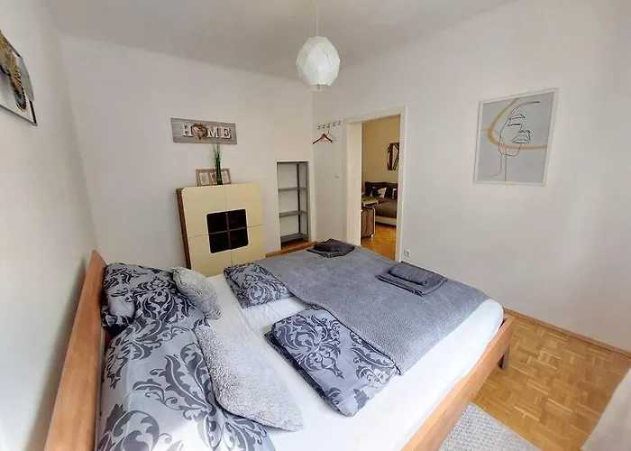 Modern 3 Bedroom Апартаменти *