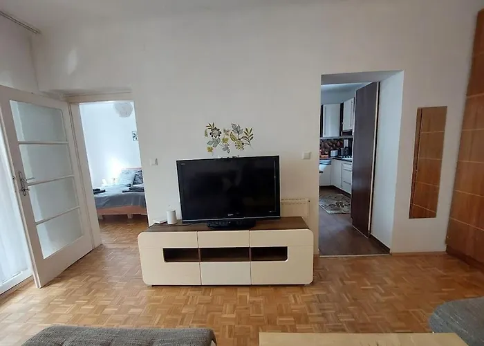 Апартаменти Modern 3 Bedroom