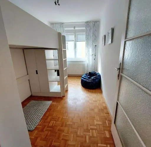 Апартаменти Modern 3 Bedroom